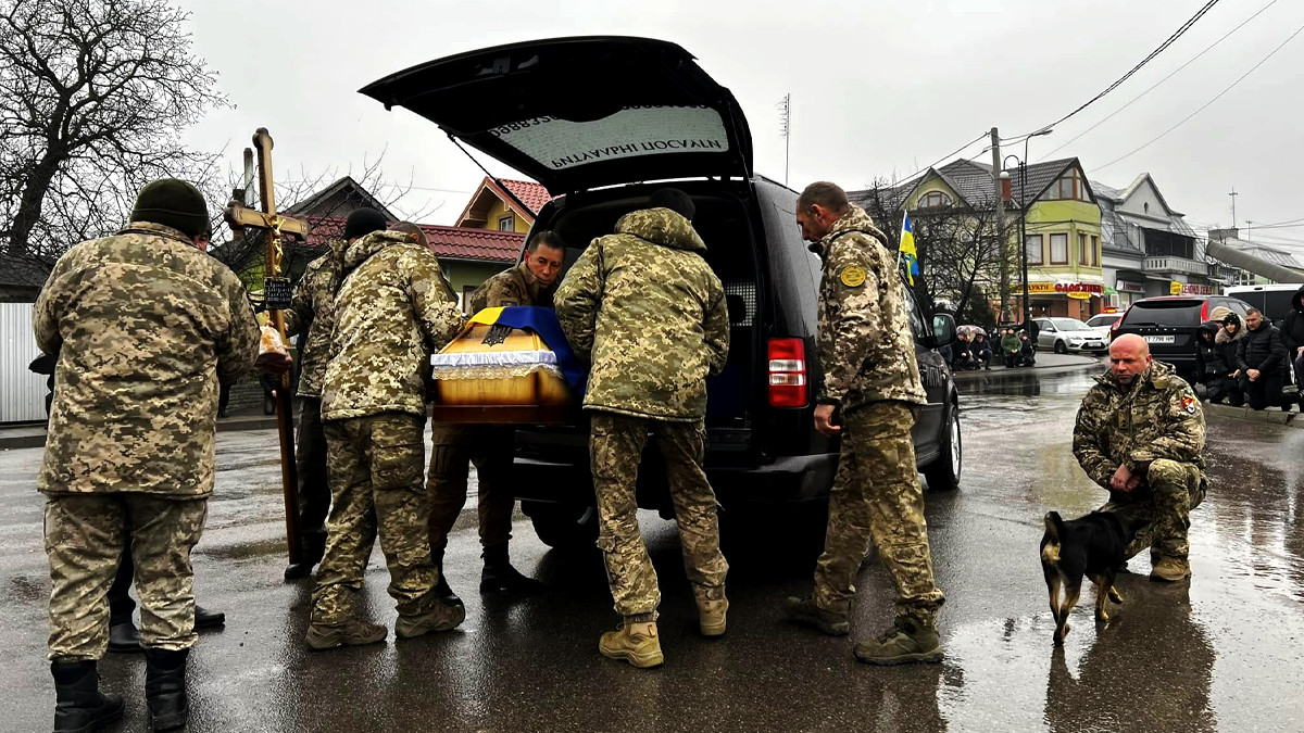 У Городенці зустріли скорботний кортеж з тілом полеглого воїна Володимира Бунька 8