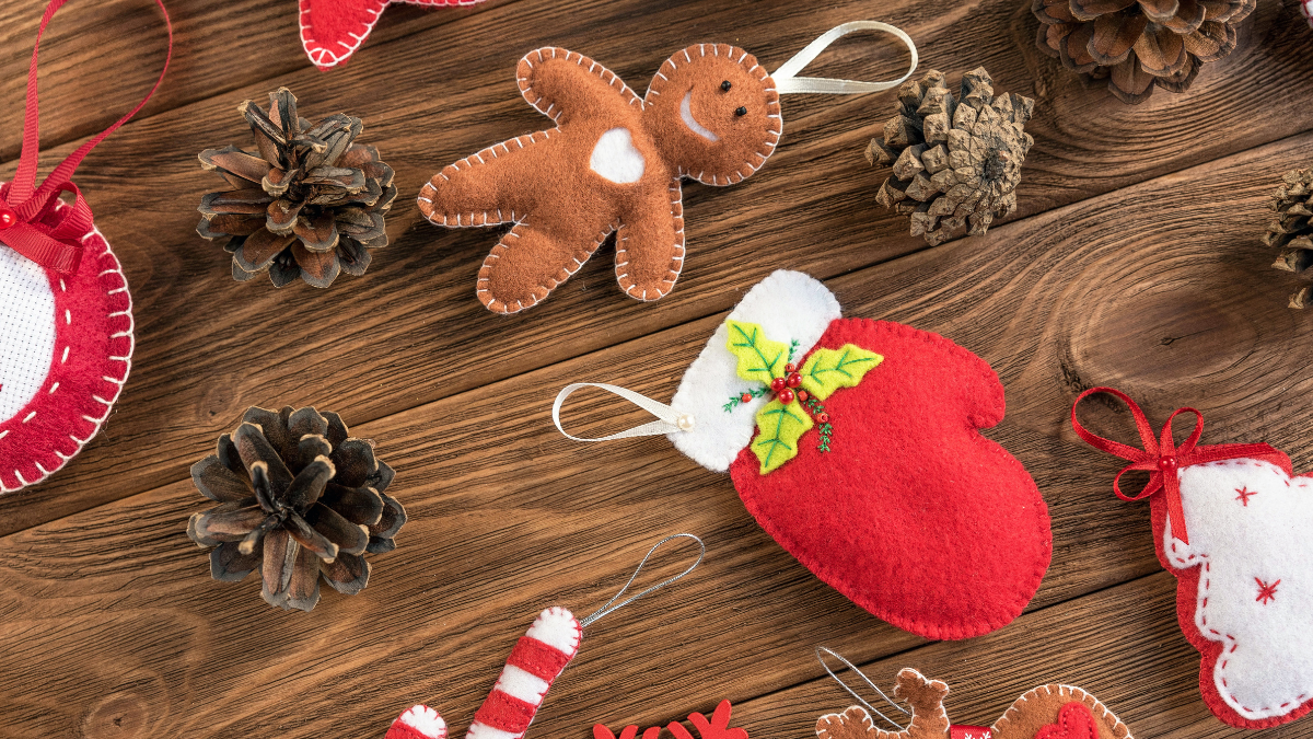 Милі сніговички та шедеври з фетру: добірка ялинкових прикрас, які можна створити власноруч 4