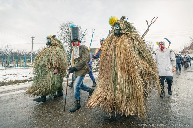 Обряд переодягання, борінка та щедрування по хатах: як маланкують на Коломийщині 3