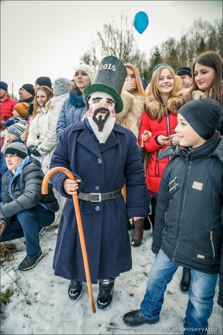 Обряд переодягання, борінка та щедрування по хатах: як маланкують на Коломийщині 6
