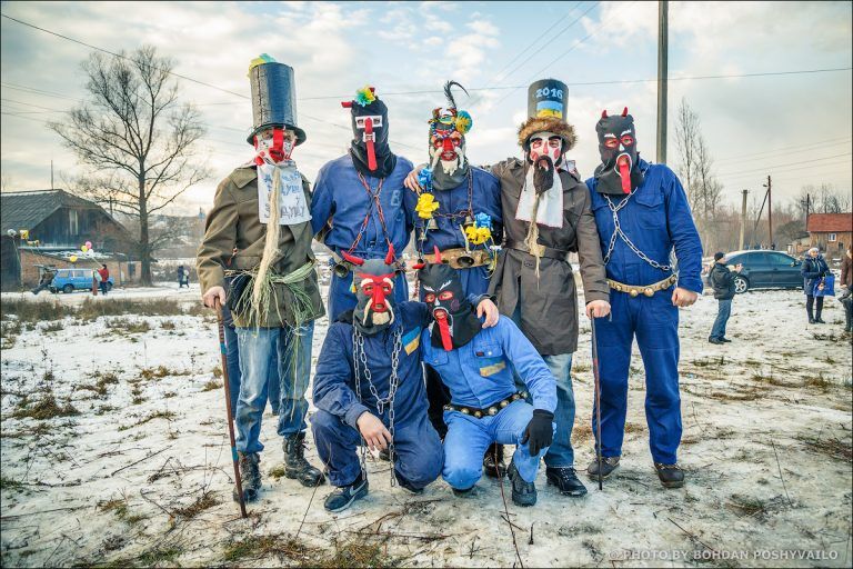 Обряд переодягання, борінка та щедрування по хатах: як маланкують на Коломийщині 2