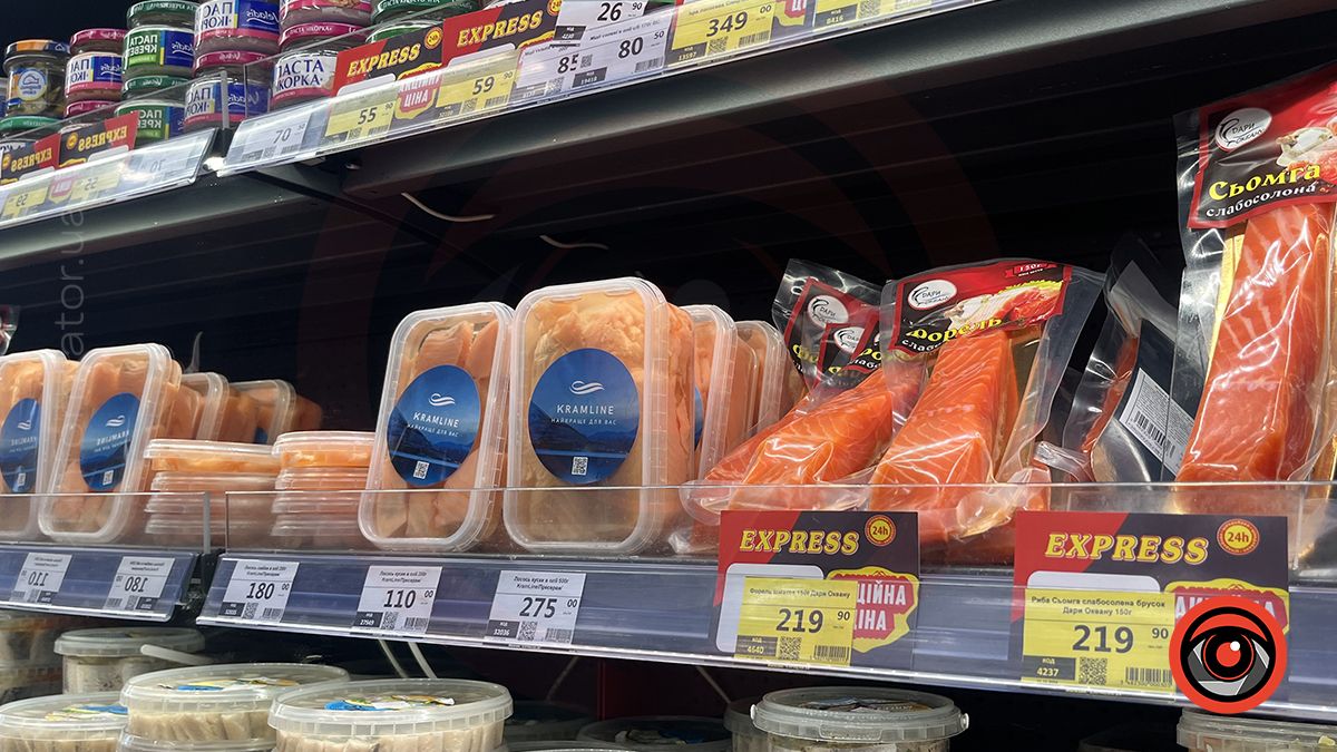 Скільки коштує червона риба та ікра в магазинах Коломиї перед Новим роком 2