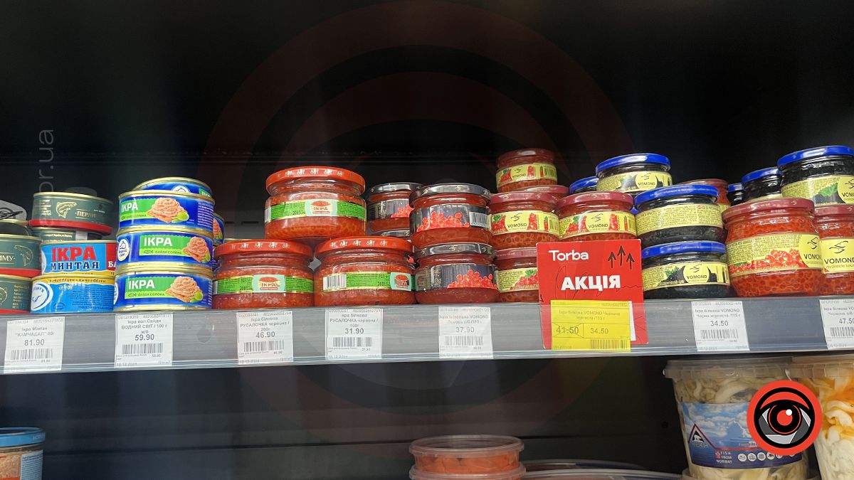 Скільки коштує червона риба та ікра в магазинах Коломиї перед Новим роком 3