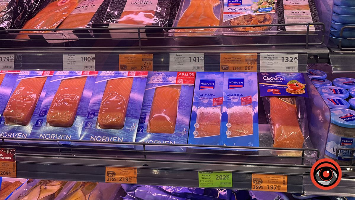 Скільки коштує червона риба та ікра в магазинах Коломиї перед Новим роком 9