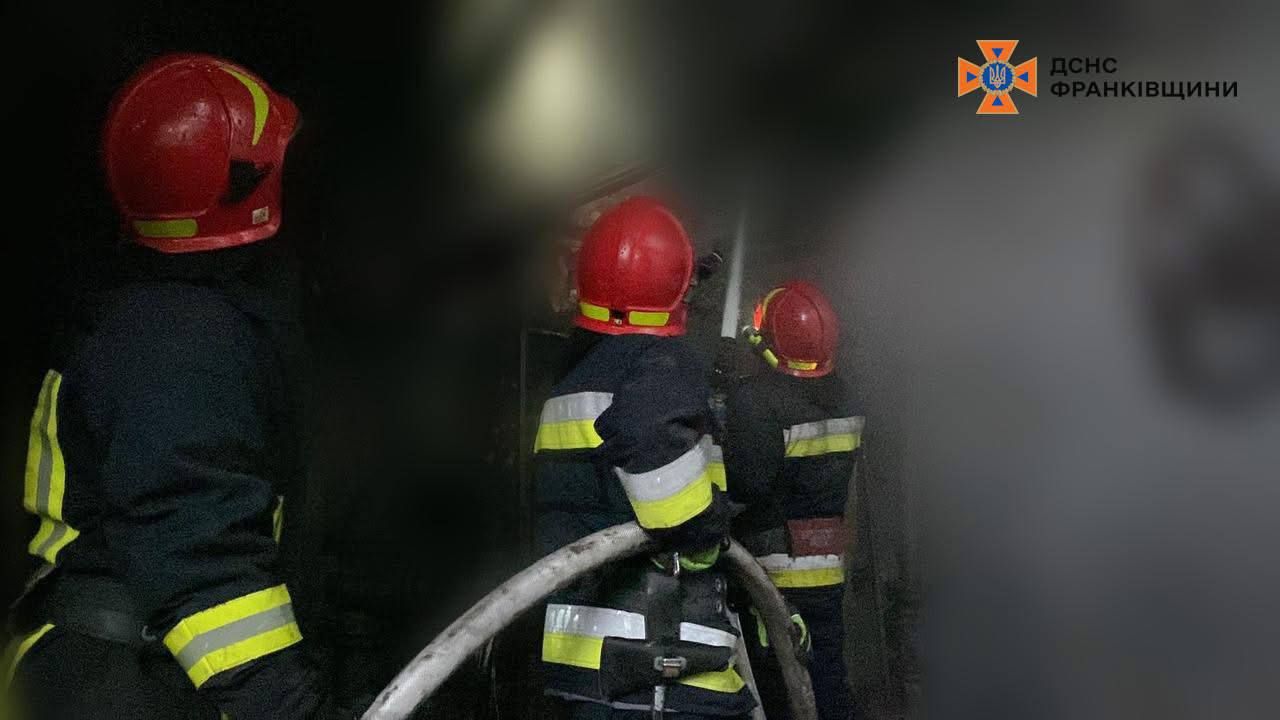 На Прикарпатті рятувальники ліквідували наслідки російської атаки 25 грудня 6