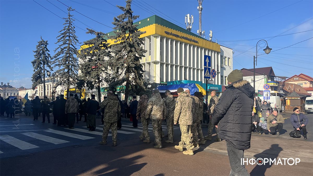 У Коломиї в останню дорогу провели захисника Володимира Іванищука 8