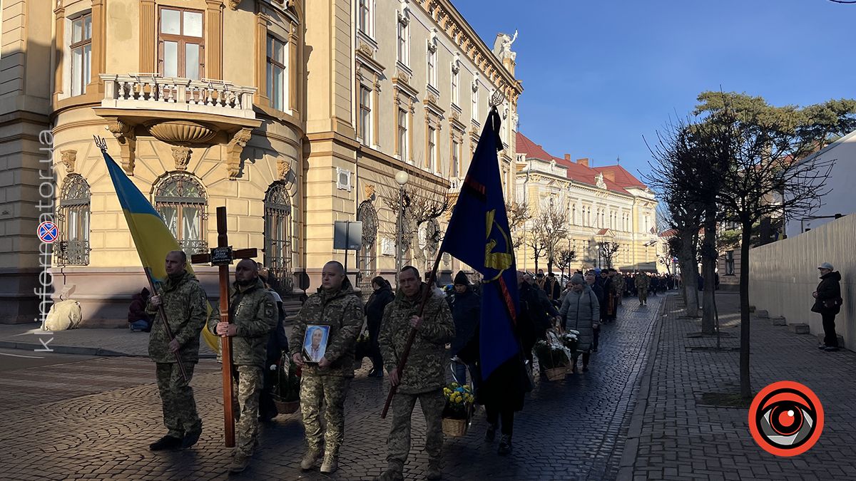 Коломия попрощалася з Героєм Романом Григорчуком 12
