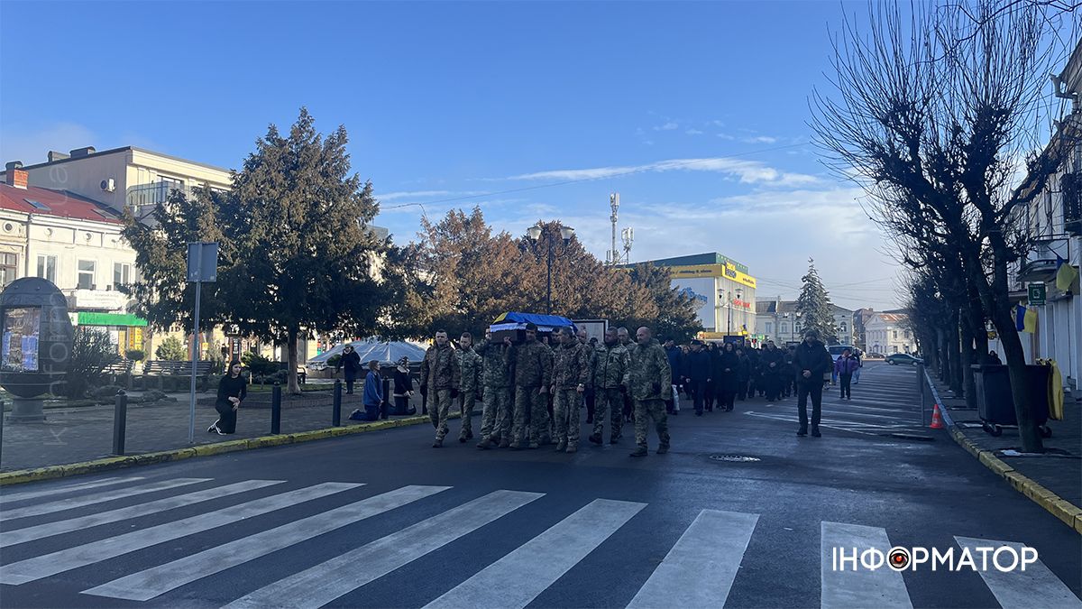 У Коломиї в останню дорогу провели захисника Володимира Іванищука 11