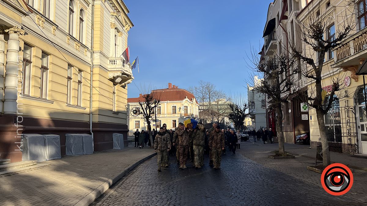 Коломия попрощалася з Героєм Романом Григорчуком 10