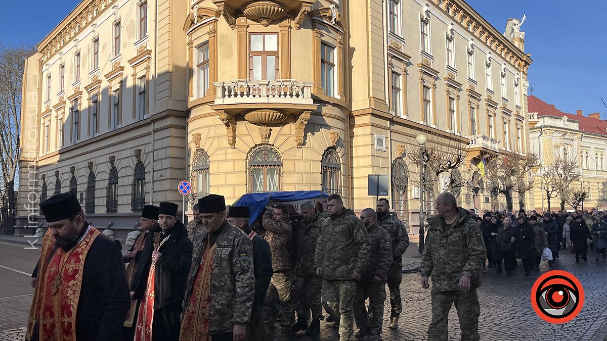 Коломия попрощалася з Героєм Романом Григорчуком 11