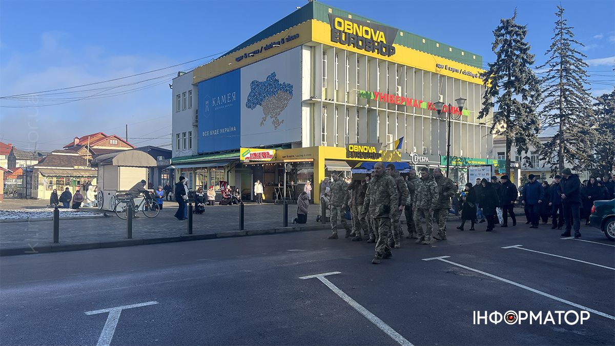 У Коломиї в останню дорогу провели захисника Володимира Іванищука 10