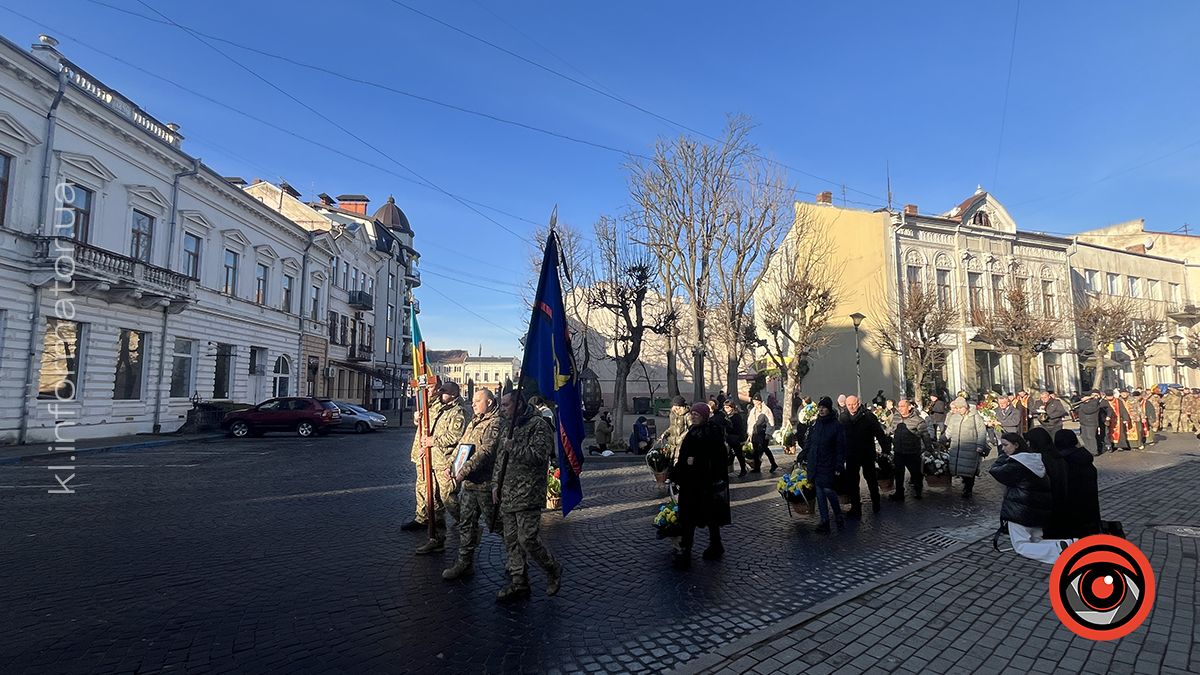 Коломия попрощалася з Героєм Романом Григорчуком 13