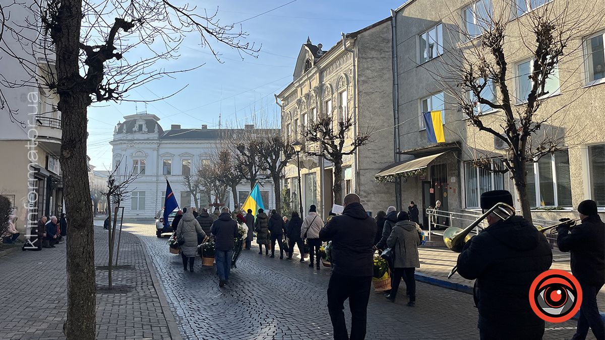 Коломия попрощалася з Героєм Романом Григорчуком 16