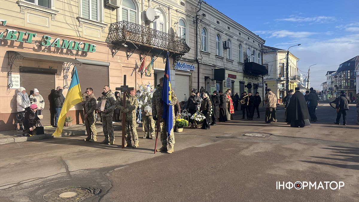 У Коломиї в останню дорогу провели захисника Володимира Іванищука 6