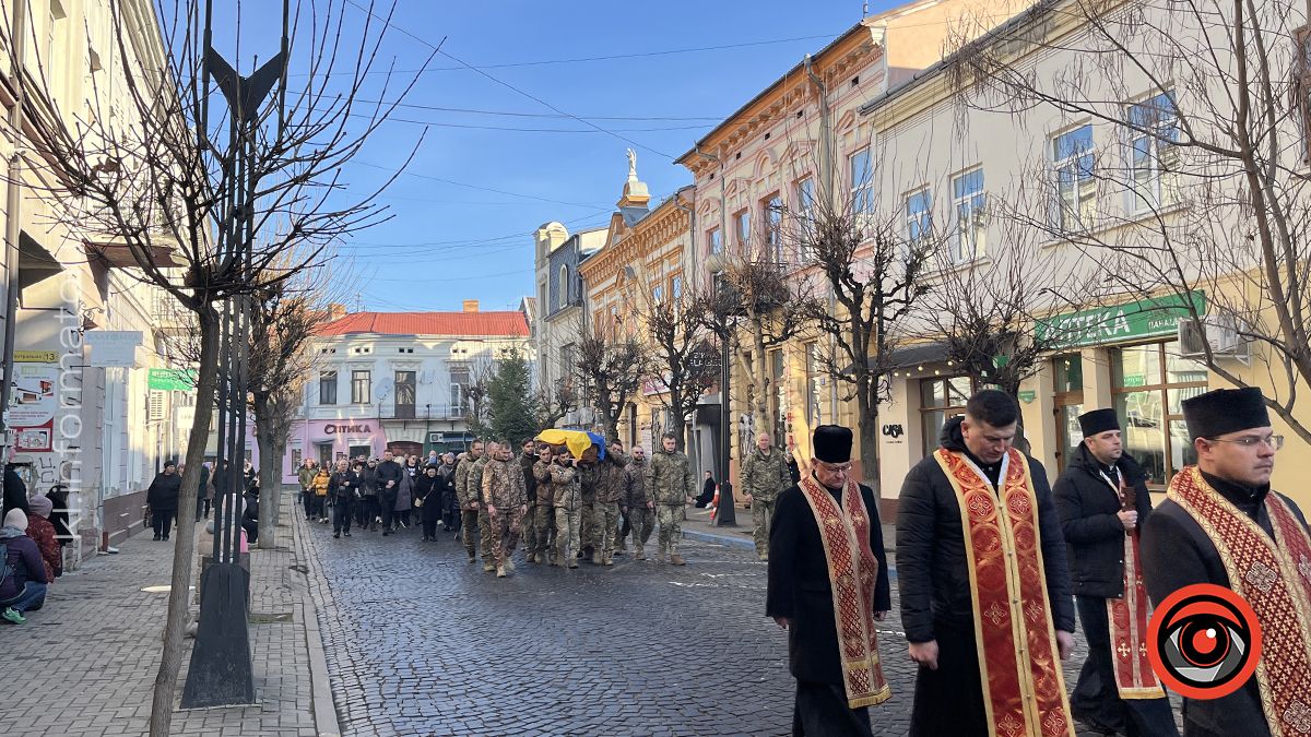 Коломия попрощалася з Героєм Романом Григорчуком 15