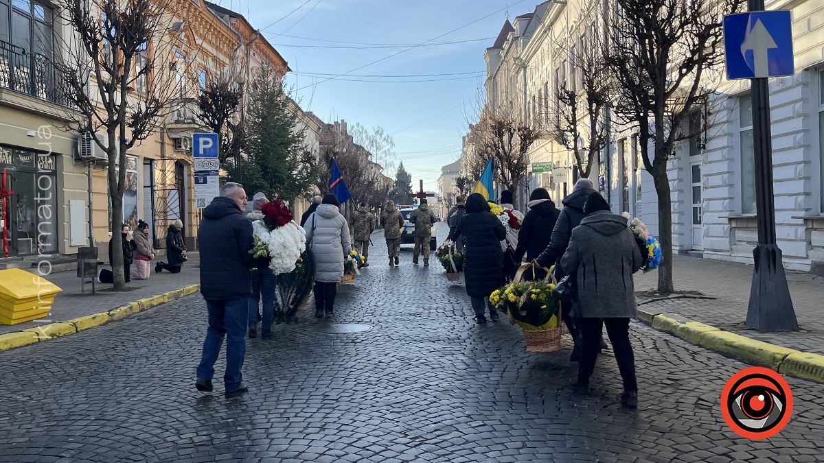 Коломия попрощалася з Героєм Романом Григорчуком 14