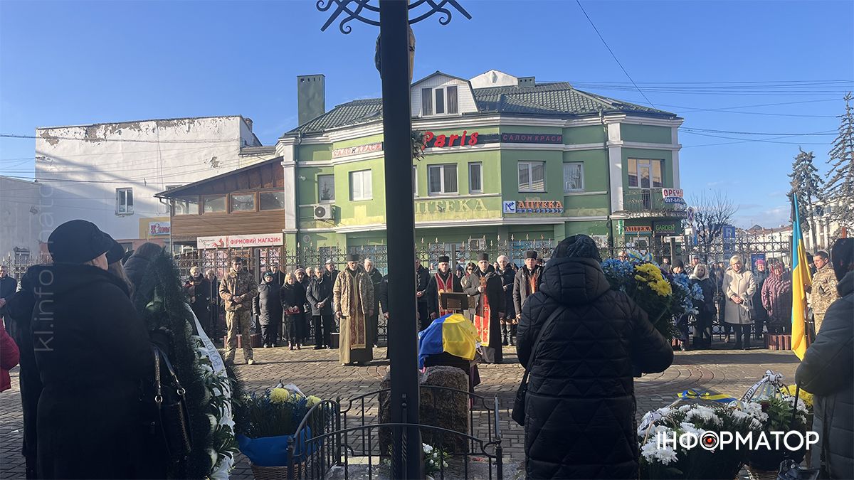 У Коломиї в останню дорогу провели захисника Володимира Іванищука 4