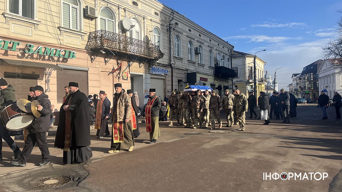 У Коломиї в останню дорогу провели захисника Володимира Іванищука 7