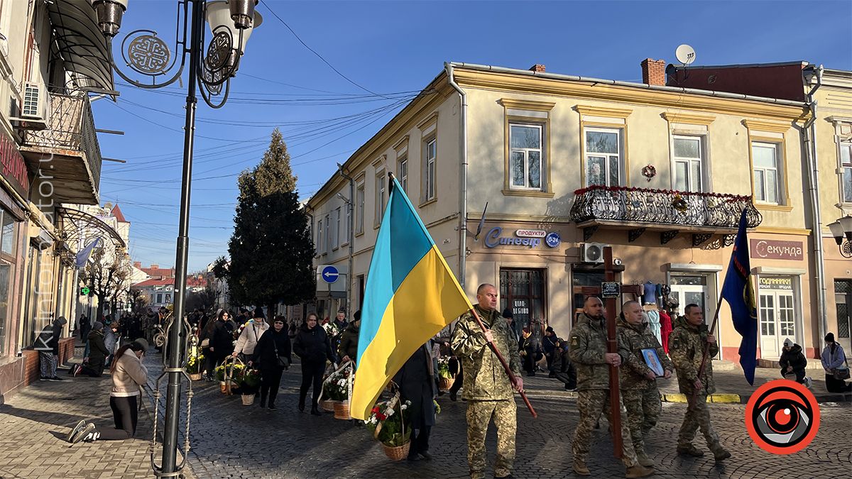 Коломия попрощалася з Героєм Романом Григорчуком 18