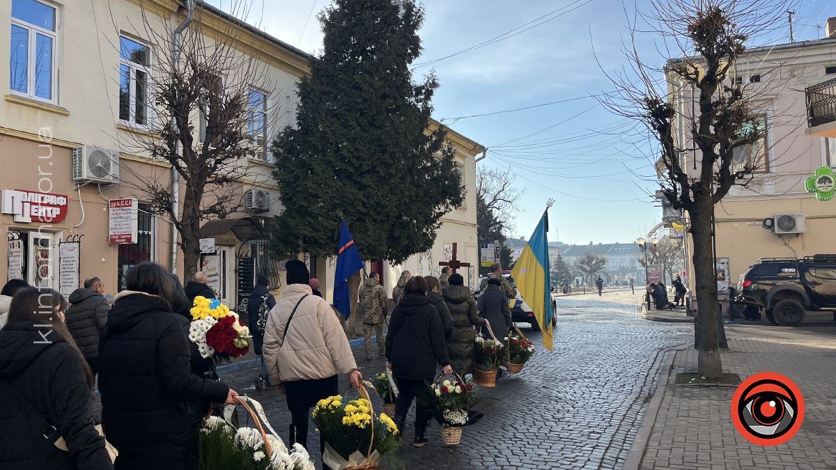 Коломия попрощалася з Героєм Романом Григорчуком 17