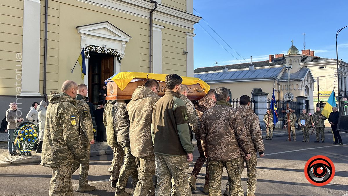 Коломия попрощалася з Героєм Романом Григорчуком 23