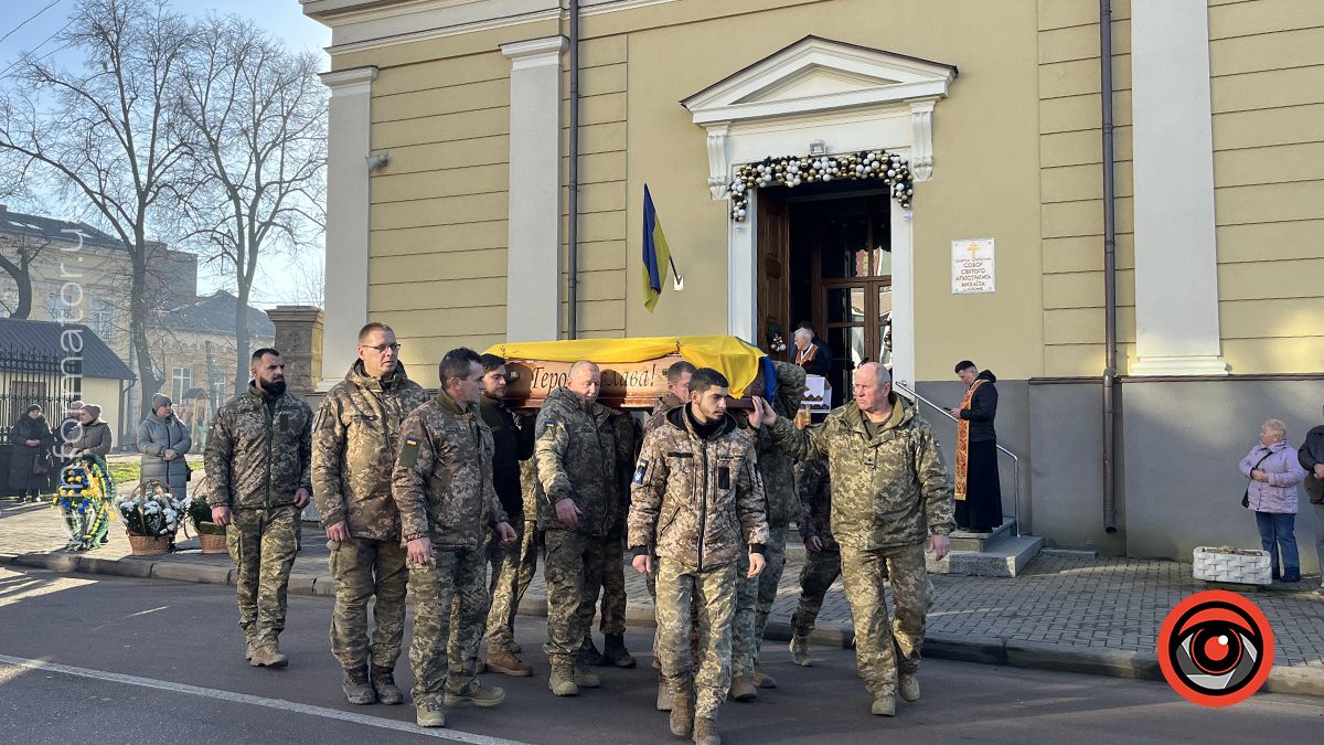 Коломия попрощалася з Героєм Романом Григорчуком 25