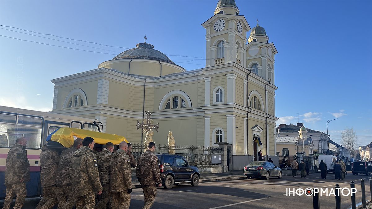У Коломиї в останню дорогу провели захисника Володимира Іванищука 17