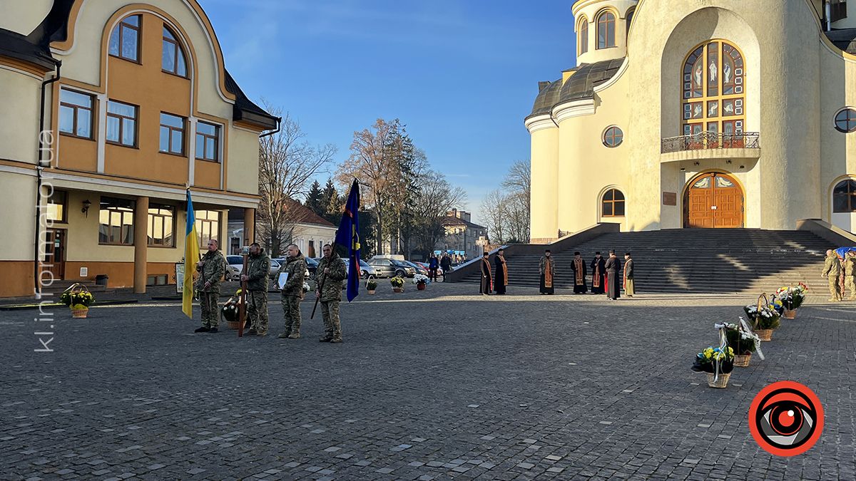 Коломия попрощалася з Героєм Романом Григорчуком 4