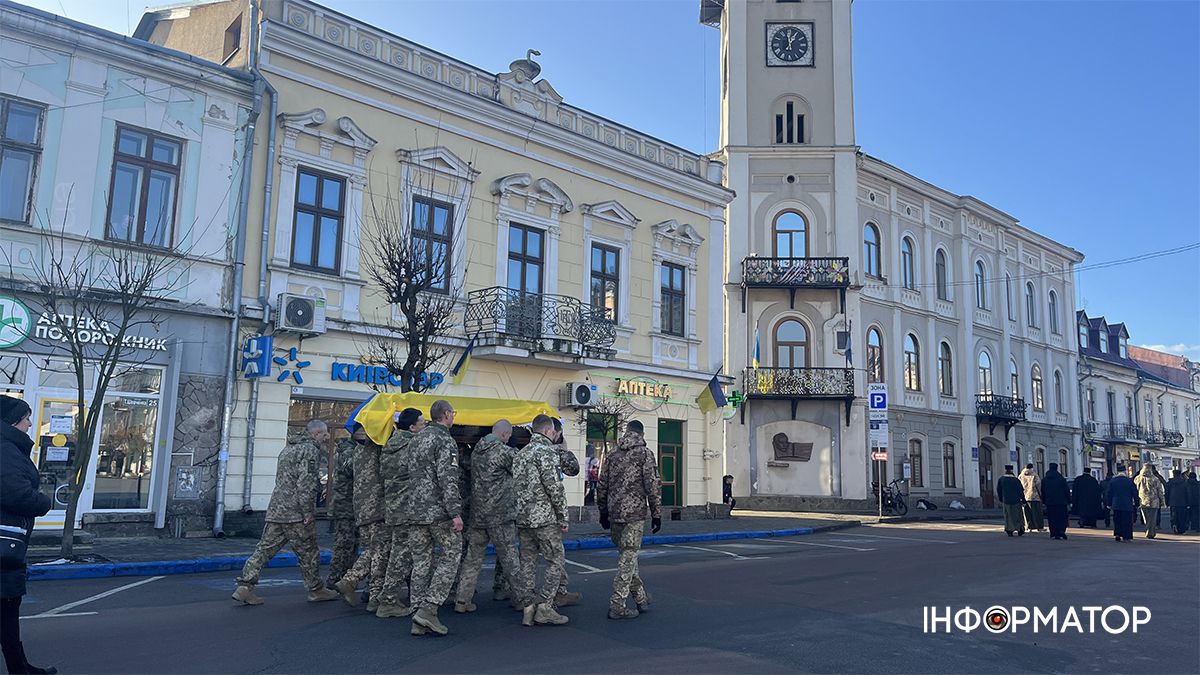 У Коломиї в останню дорогу провели захисника Володимира Іванищука 12