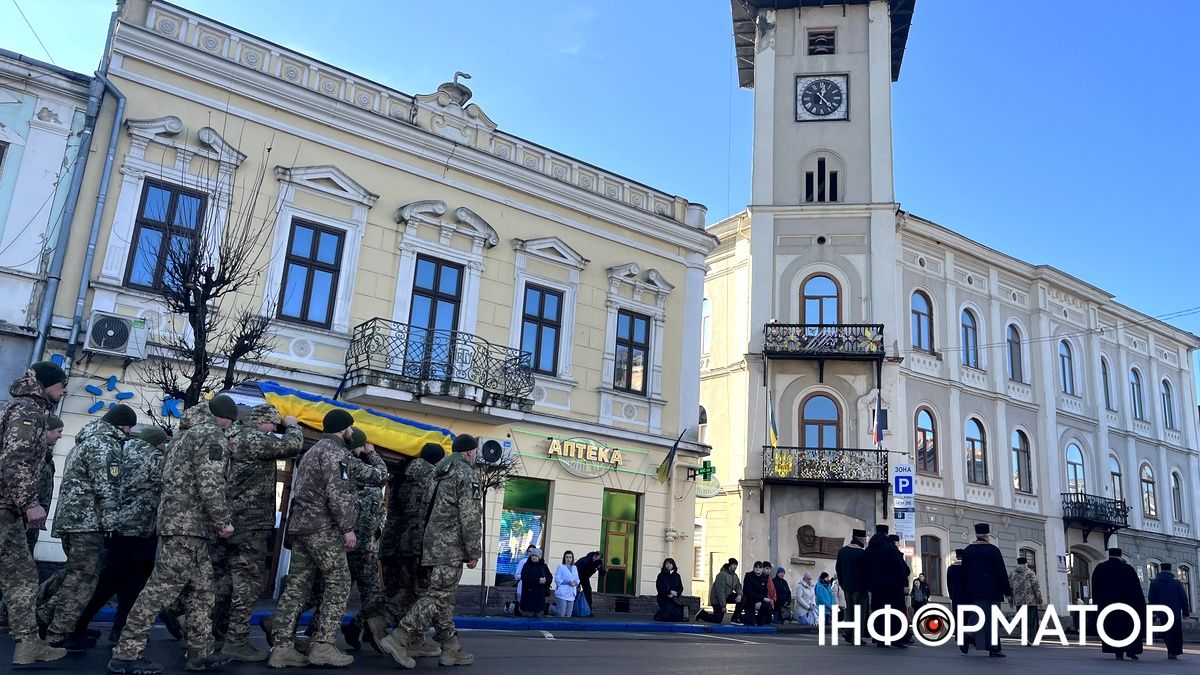 Назавжди 52... Коломия попрощалася з воїном Володимиром Прочіним 11