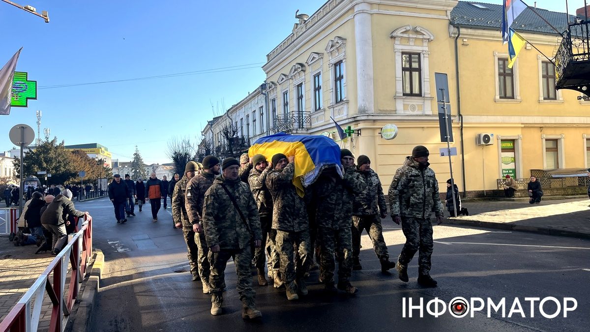 Назавжди 52... Коломия попрощалася з воїном Володимиром Прочіним 13