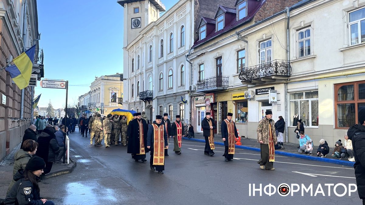 Назавжди 52... Коломия попрощалася з воїном Володимиром Прочіним 14