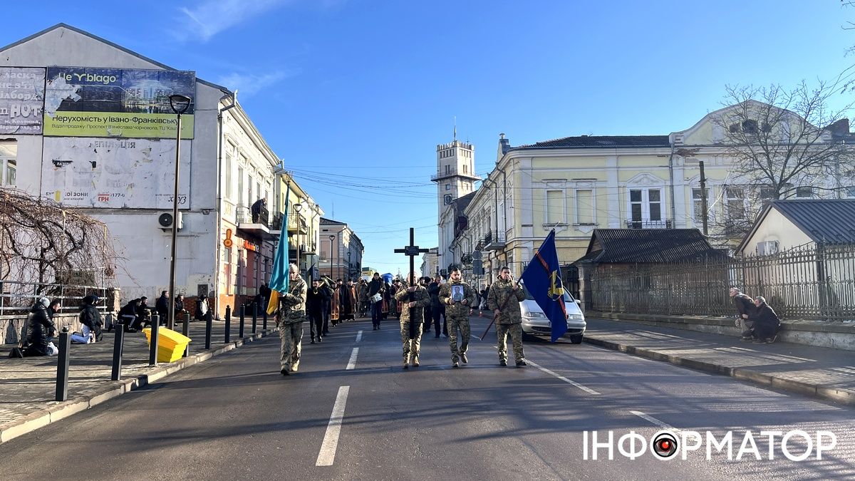 Назавжди 52... Коломия попрощалася з воїном Володимиром Прочіним 15