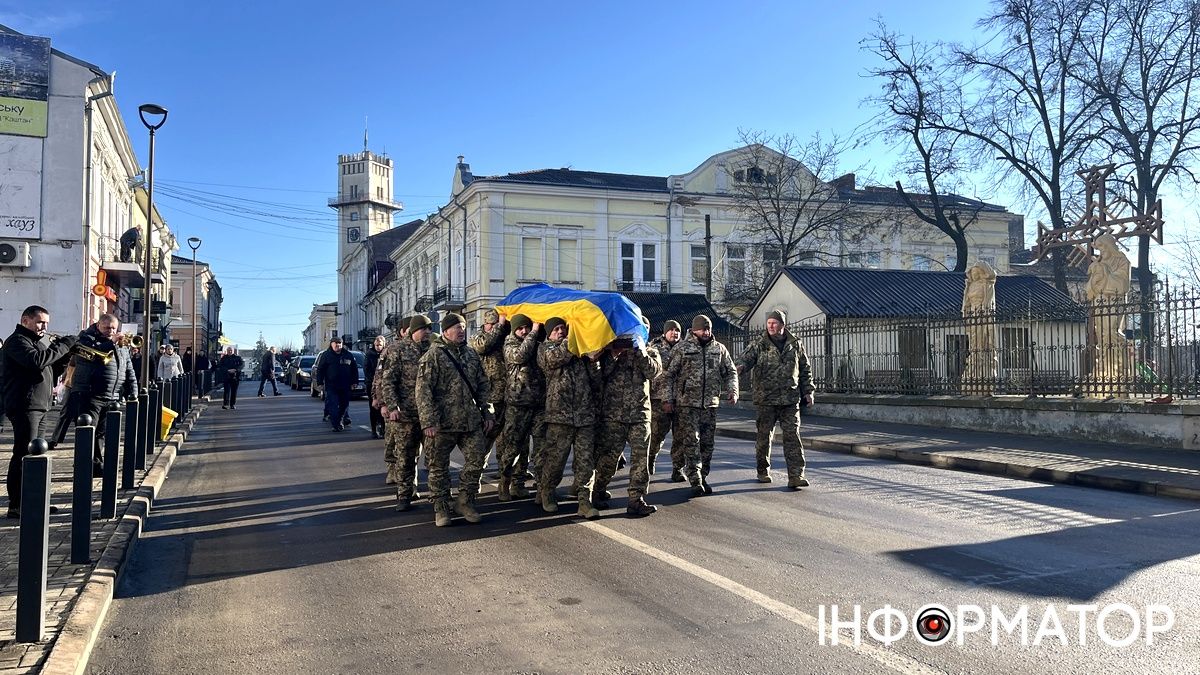 Назавжди 52... Коломия попрощалася з воїном Володимиром Прочіним 16