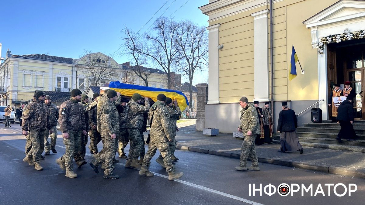 Назавжди 52... Коломия попрощалася з воїном Володимиром Прочіним 17