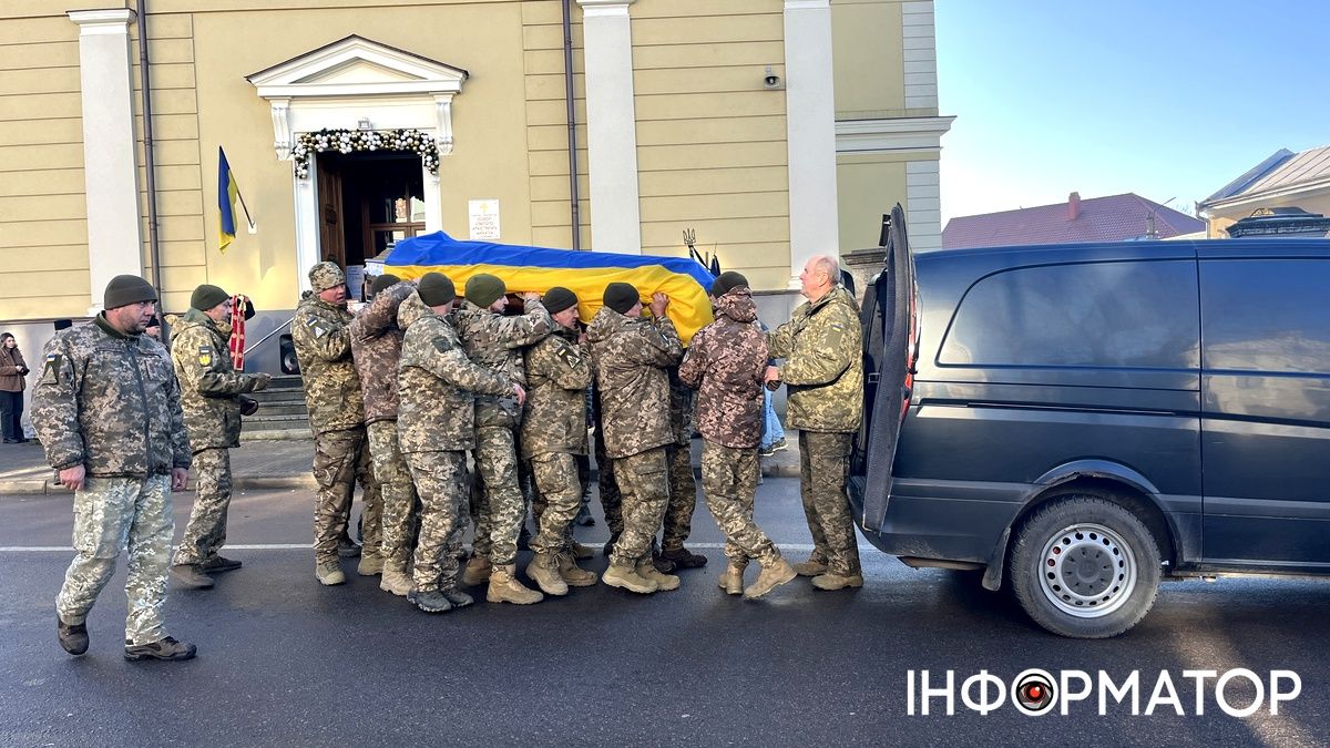 Назавжди 52... Коломия попрощалася з воїном Володимиром Прочіним 19