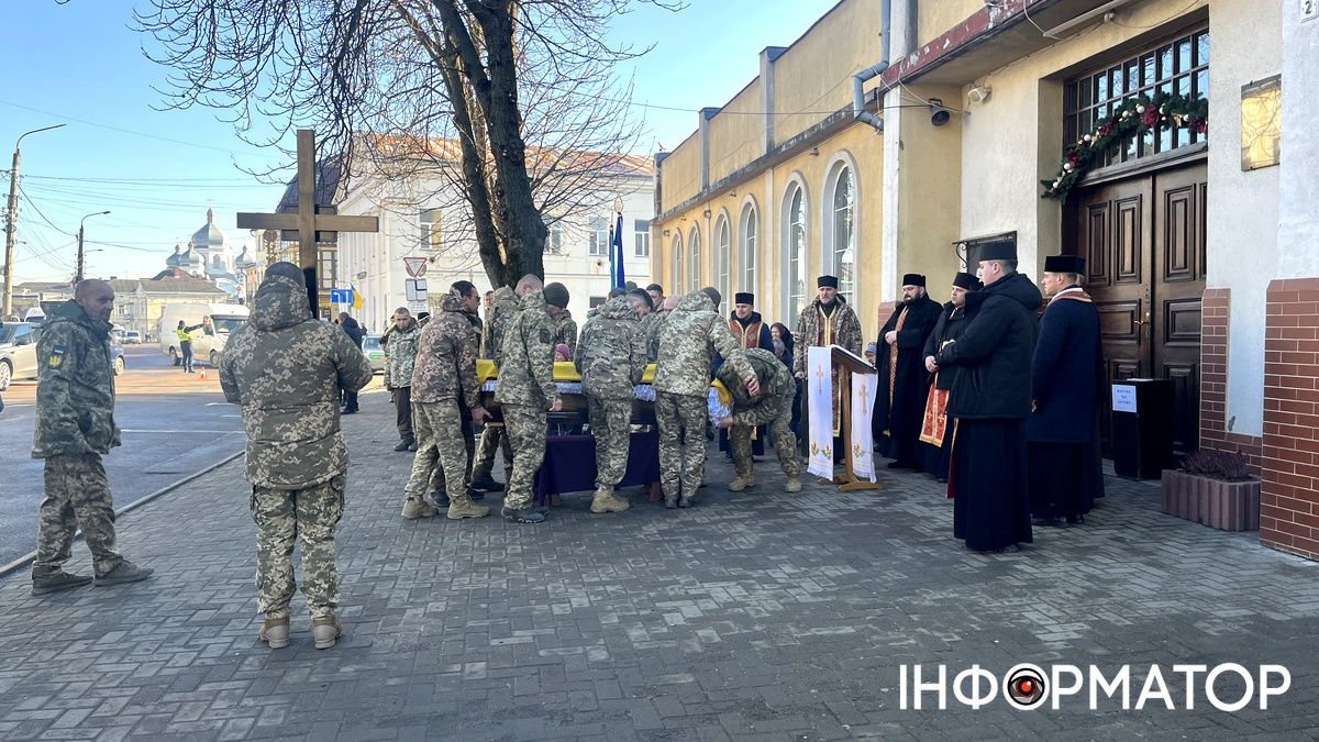 Назавжди 52... Коломия попрощалася з воїном Володимиром Прочіним 4
