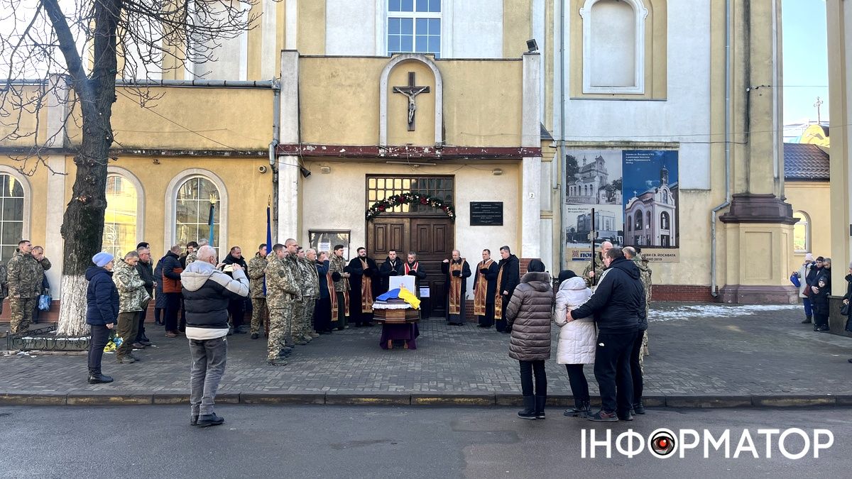 Назавжди 52... Коломия попрощалася з воїном Володимиром Прочіним 5