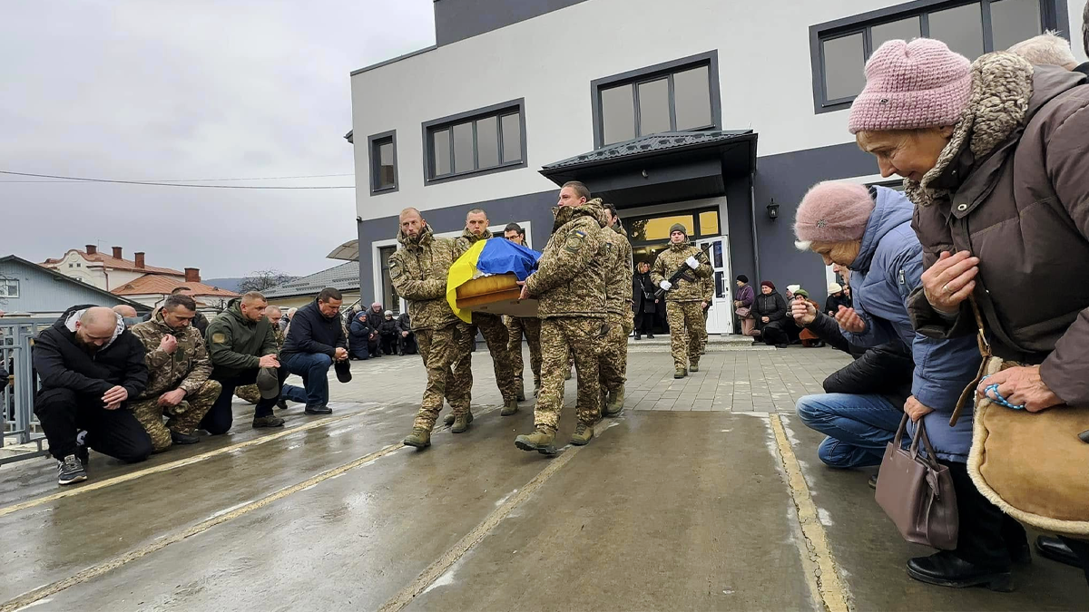 В Надвірній в останню путь провели воїна Назарія Тиміцького 1