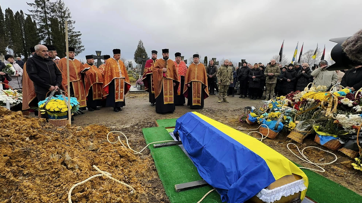 В Надвірній в останню путь провели воїна Назарія Тиміцького 9