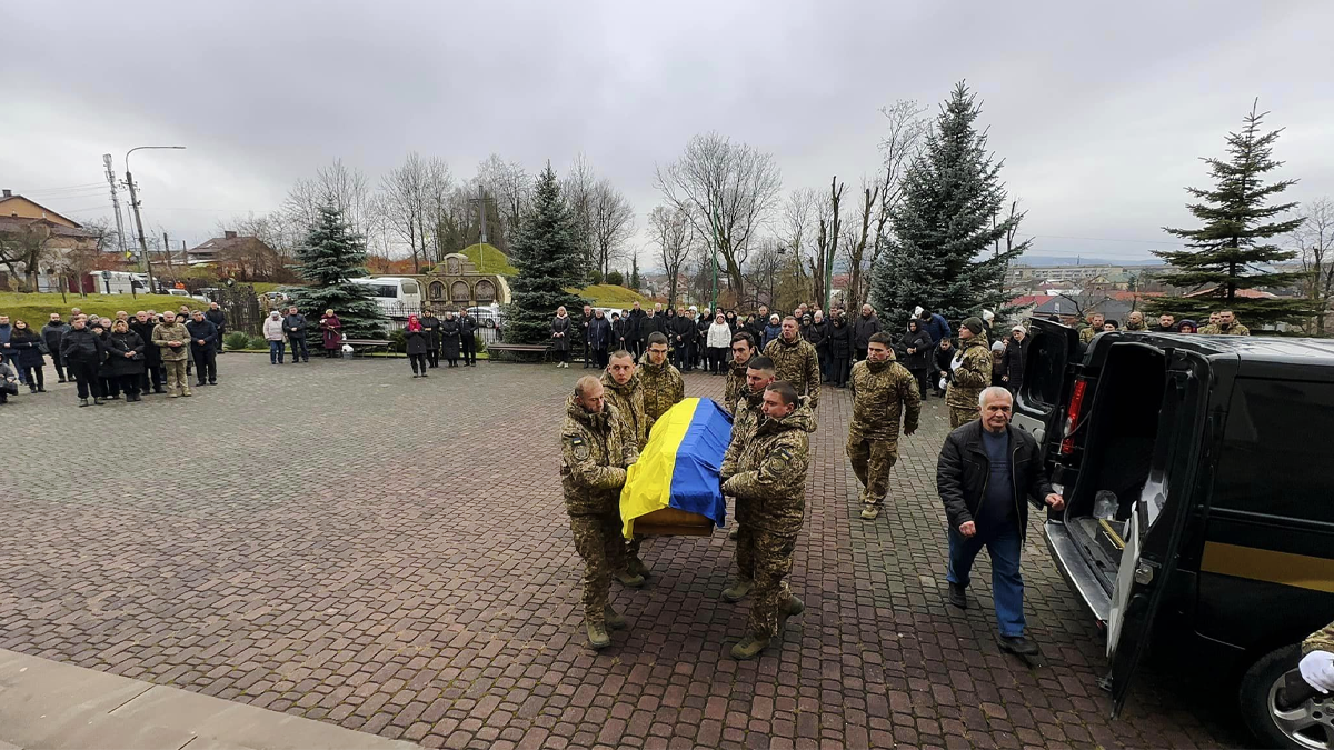 В Надвірній в останню путь провели воїна Назарія Тиміцького 7