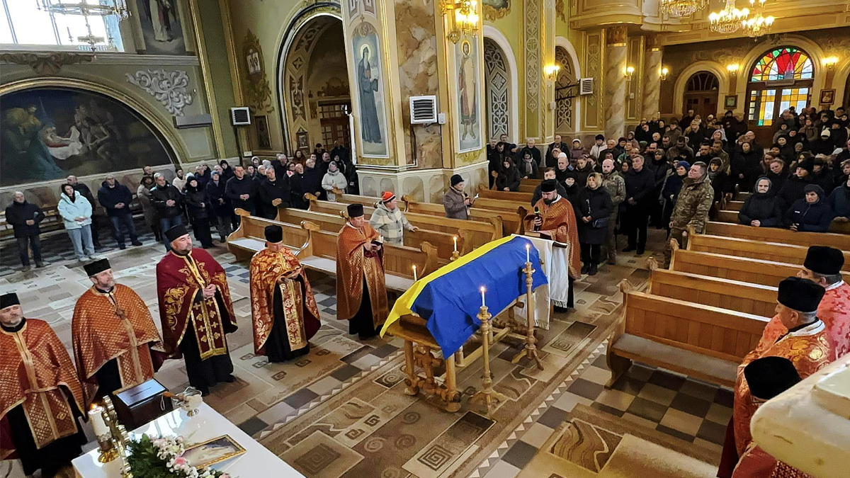 В Надвірній в останню путь провели воїна Назарія Тиміцького 8