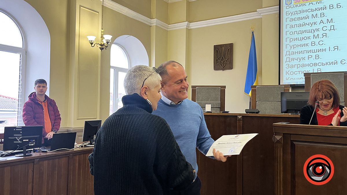 У Коломиї на сесії міської ради відзначили понад 20 мешканців громади 9