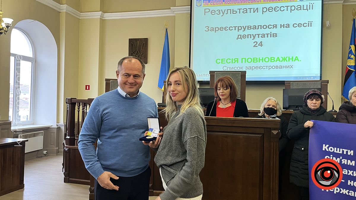 У Коломиї на сесії міської ради відзначили понад 20 мешканців громади 1