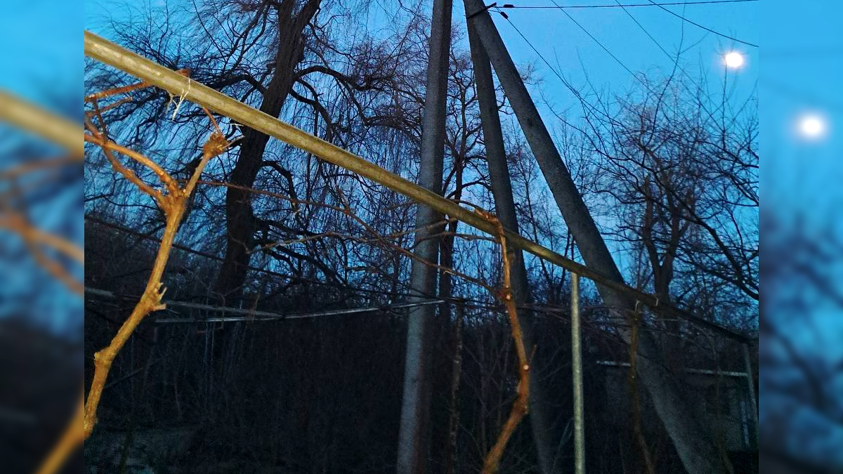 Внаслідок негоди декілька населених пунктів на Прикарпатті залишилися без світла 2