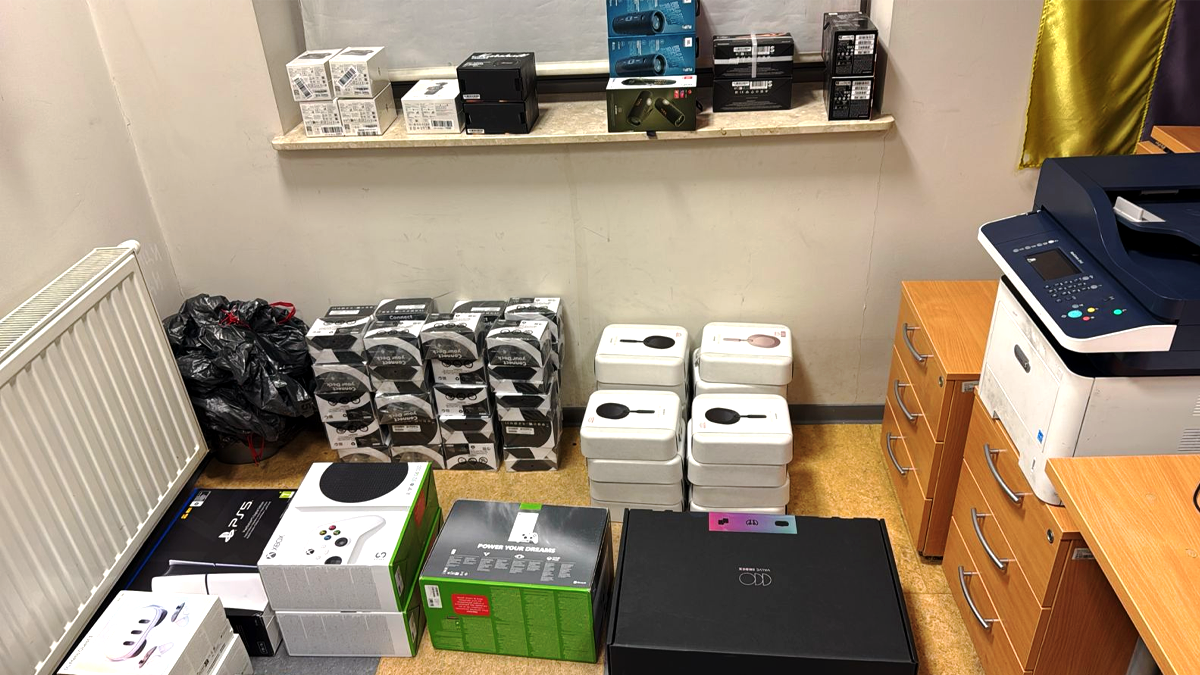 VR-окуляри, колонки та ігрові консолі: в Україну намагалися незаконнно ввезти техніки на 2 млн грн