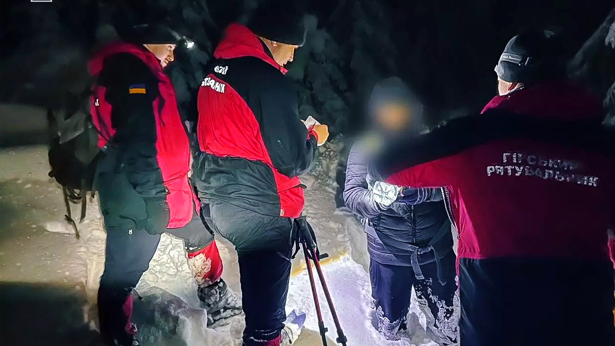 Цілу ніч у Карпатах розшукували заблукалого туриста 1
