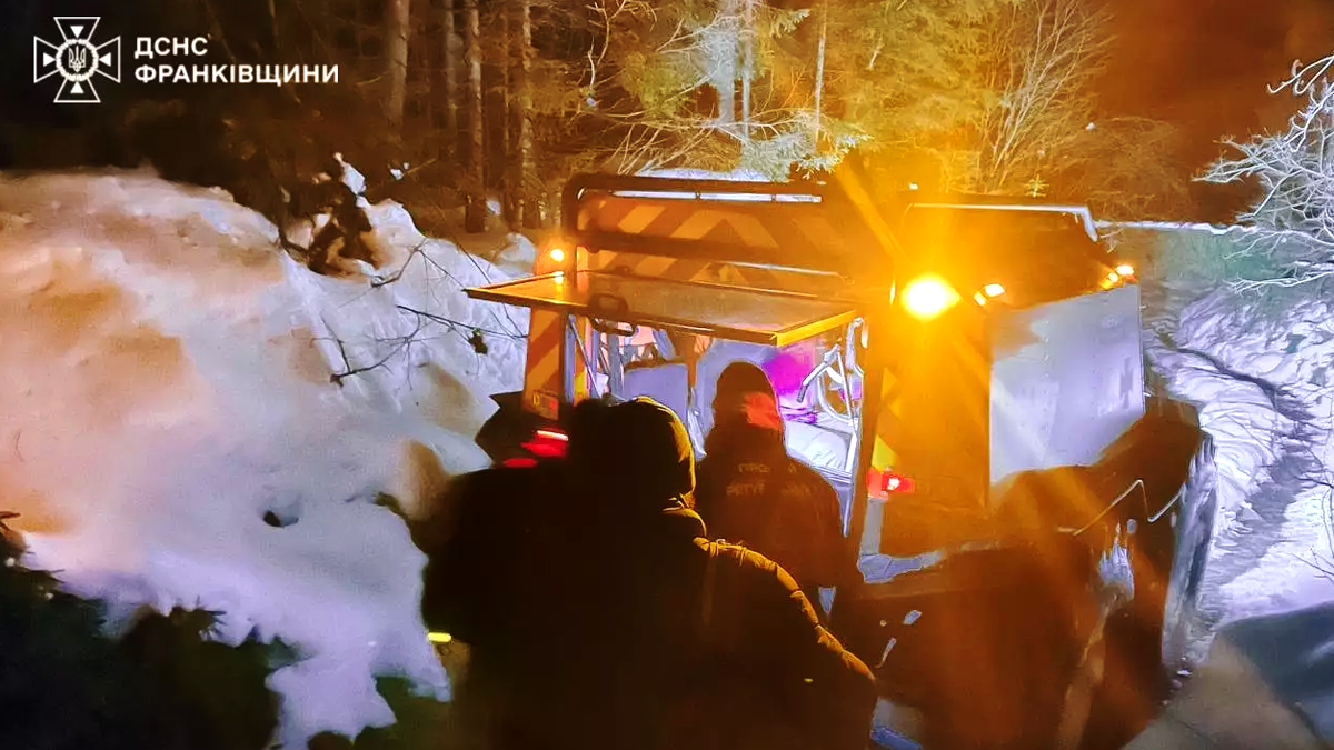 Цілу ніч у Карпатах розшукували заблукалого туриста 2