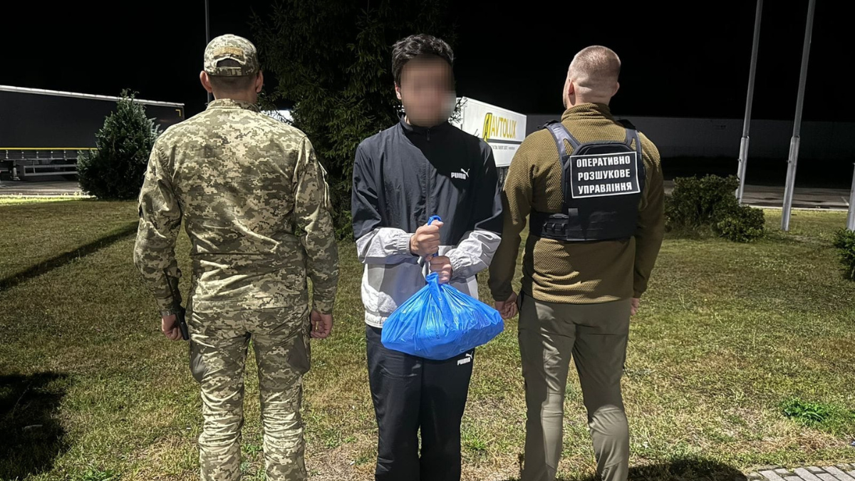 Потрапити за кордон будь-якою ціною: добірка "найоригінальніших" спроб чоловіків перетнути державний рубіж 2