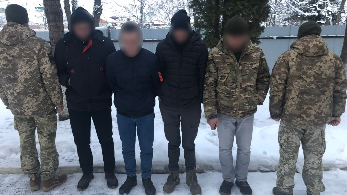 На кордоні з Румунією затримали нелегальних "мандрівників", серед них – прикарпатці